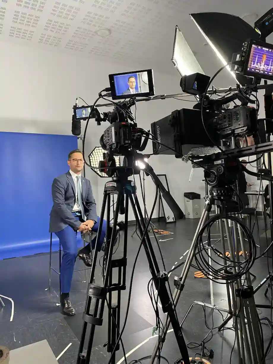 eyedirect teleprompter in use for interview at vmware congress in barcelona