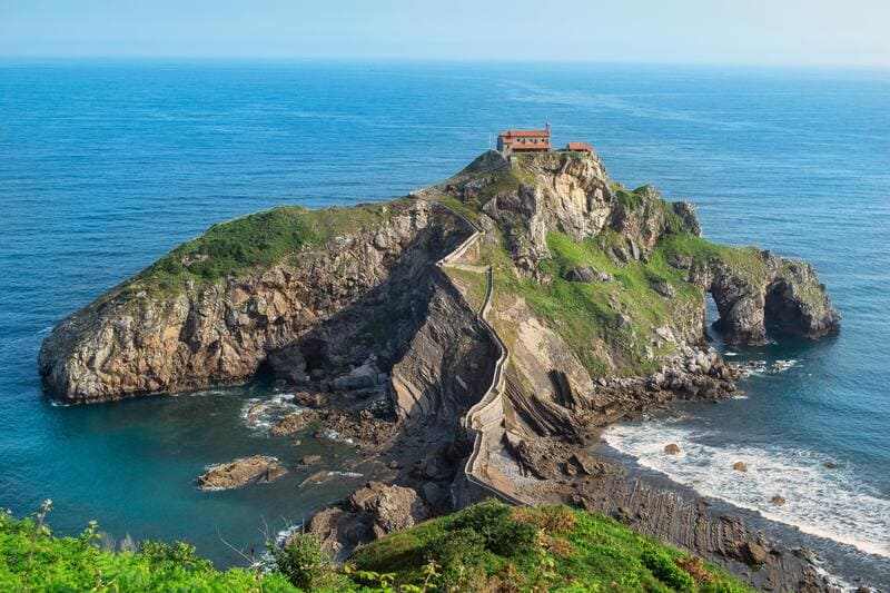 filming locations spain basque country coastlines san juan de gaztelugatxe